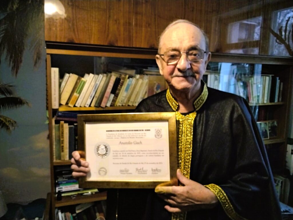 Anatólio Gach é empossado como o primeiro membro honorário da Alenrio