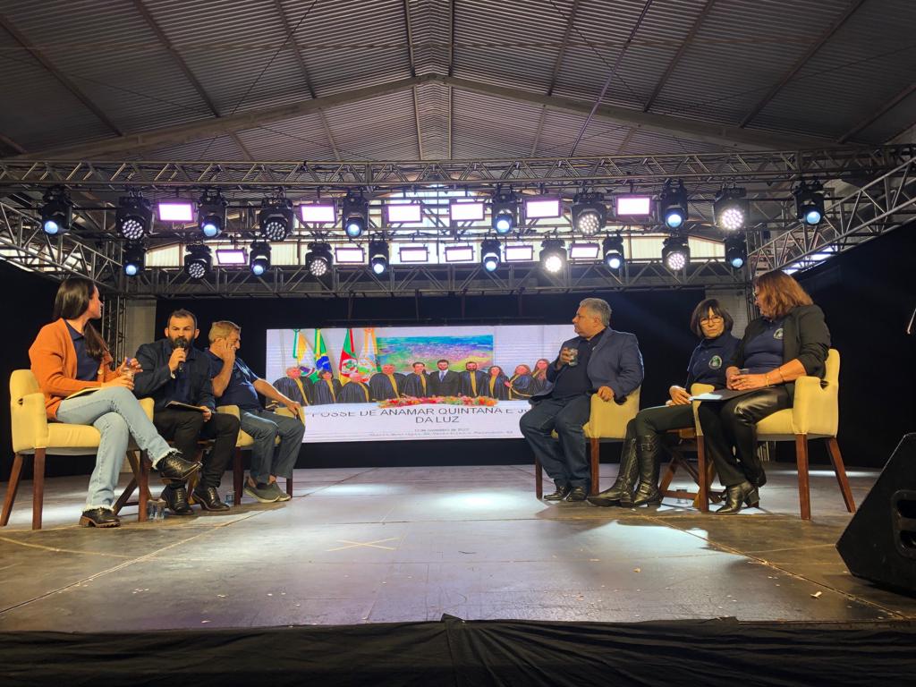 Alenrio marca presença na Feira Literária de Três de Maio