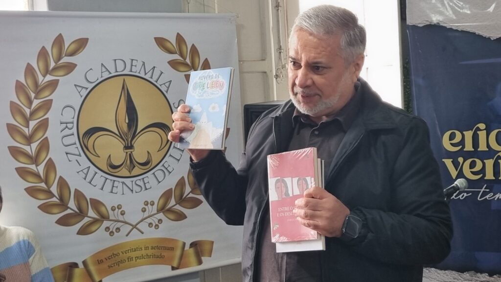 Jorge da Luz representou a Alenrio no Café Literário de Cruz Alta