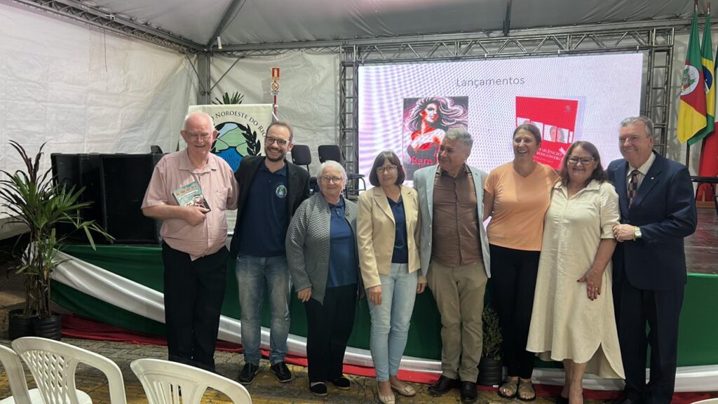 fotos-feira-do-livro-5-1024x576 Acadêmicos da Alenrio promovem painel sobre literatura regional na 20ª Feira do Livro de Santa Rosa